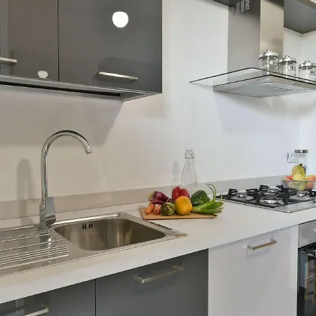 Pleasant Apartment In Verbania Near Lakebeach Διαμέρισμα *